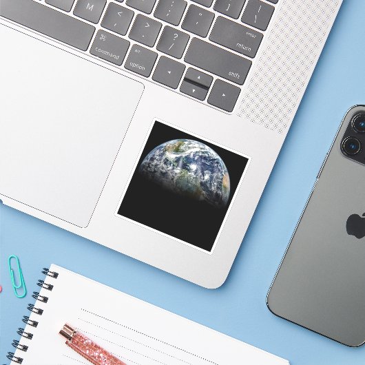 Mosaikbild des Planeten Erde mit 3 Hurrikanen Aufkleber (Laptop mit iPhone)