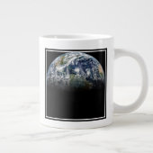 Mosaikbild des Planeten Erde mit 3 Hurrikanen Jumbo-Tasse (Rechts)
