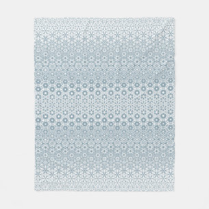 Mosaikkaffee Tasse weiß und grau geometrisch Fleecedecke