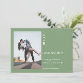 Moss Green Minimalistisch Monogram Foto Save The Date (Stehend Vorderseite)