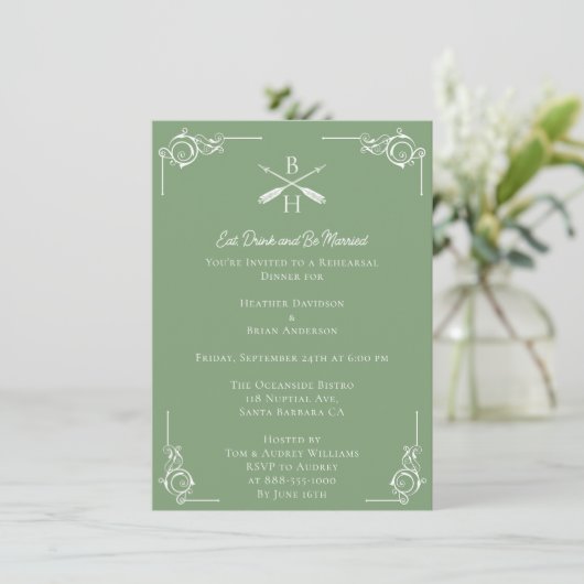 Moss Green Monogramme und Pfeile Probe Dinner Einladung (Stehend Vorderseite)