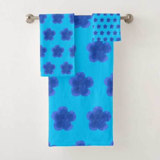Moss Rose Blume Nahtloses Muster auf hellblau Badhandtuch Set (Insitu)