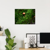 Mosses und Lichens mit winzigen Mushroom Poster (Heimbüro)