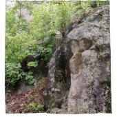 Mossy Boulder im Wald Duschvorhang (Vorderseite)