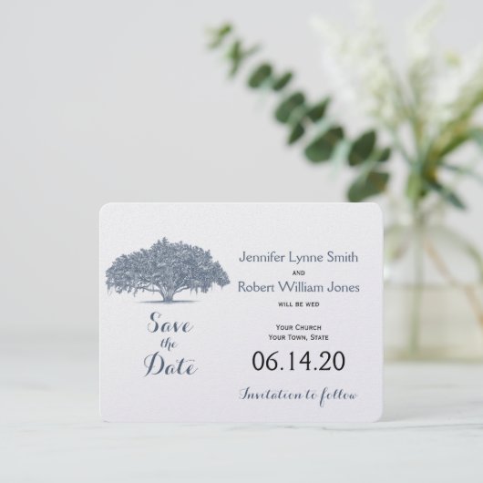 Mossy Oak Tree in Blue Wedding Save the Date (Stehend Vorderseite)