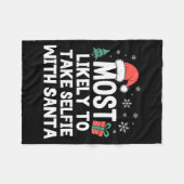 Most Likely To Take Selfie With Santa Christmas Fu Fleecedecke (Vorderseite (Horizontal))
