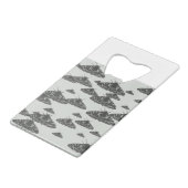 Moth am Abend lauert um Mitternacht Geldbeutel Flaschenöffner (Rückseite Schrägansicht)