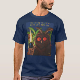 Mothman fällt in Liebe an einer Tiki-Bar T-Shirt