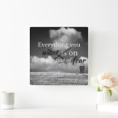 Motivierend Angebot: Alles, was du will, ist auf.. Quadratische Wanduhr (Zuhause)