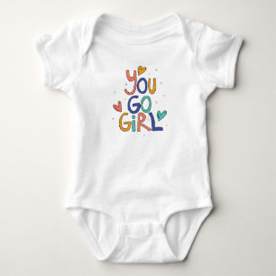 Motivierend ein Cooles Mädchen Wandern Baby Strampler