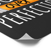 Motivierend Fortschritt über Perfektion Poster (Ecke)