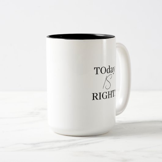 Motivierend ist heute die richtige Schwarz-weiße T Zweifarbige Tasse (VorderseiteRechts)