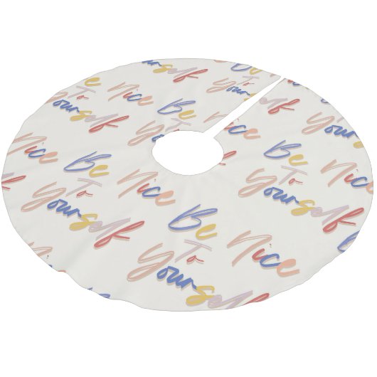 Motivierend Muster in farbenfroher Handzeichnung Polyester Weihnachtsbaumdecke (Schrägansicht)