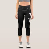 Motivierend Schwarz mit gelber Typografie Capri Leggings (Vorderseite)