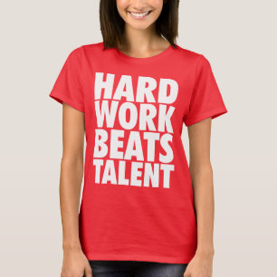 Motivierend Worte - harte Arbeit schlägt Talent T-Shirt