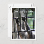 motivierend Zitat: "Ein Tag nach dem anderen" Postkarte (Vorne/Hinten)