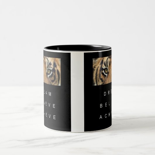 Motivierend Zitat von Tiger Eye Schwarzweiß Zweifarbige Tasse (Mittel)