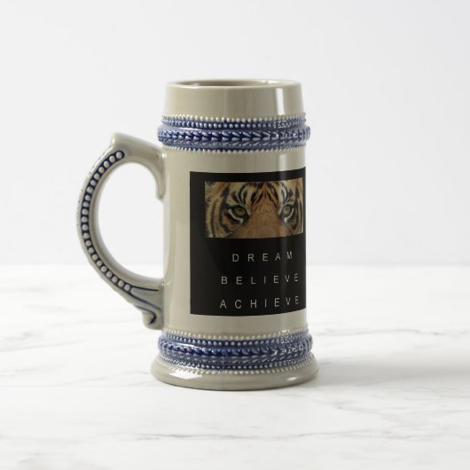 Motivierend Zitatstraum glauben erreichen Bierglas (Links)