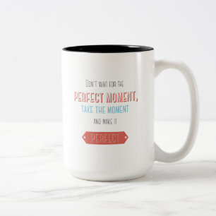 Motivierender typografischer Retro-Stil Zweifarbige Tasse