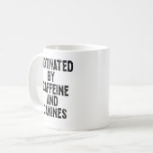 Motiviert durch Koffein und Hunde Kaffeetasse (Vorderseite Links)