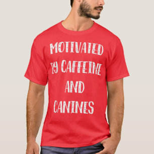 Motiviert von Koffein und Hunden Kaffeehund T-Shirt