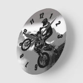 Motocross Biker - Rocky Mountains Runde Wanduhr (Winkel)