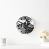 Motocross Biker - Rocky Mountains Runde Wanduhr (Zuhause)