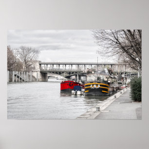 Motorboote in der Nähe von Pont Bir-Hakeim - Paris Poster
