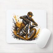 Motorcrossfahrer rutscht kraftvoll durch den Schla Mousepad (Mit Mouse)