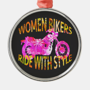Motorrad-Batik für Frauen, die mit Stil fahren Ornament Aus Metall
