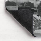 Motorrad - erste Frau Mousepad (Ecke)