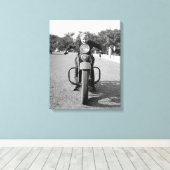 Motorrad für Mädchen, 1937 Leinwanddruck (Insitu (Holzboden))