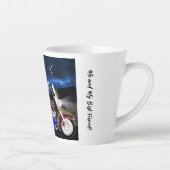 Motorrad Girl fährt mit ihrem Hund, Fantasy Cup Milchtasse (Rechts)