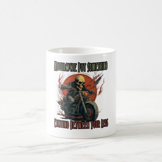 Motorrad hat etwas spannendes zwischen Ihrem Bein Kaffeetasse (Mittel)