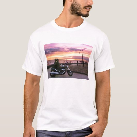 Motorrad-Liebhaber am Sonnenuntergang T-Shirt (Vorderseite)