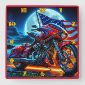 Motorrad mit amerikanischer Flagge unter Vollmond Quadratische Wanduhr (Vorderseite)