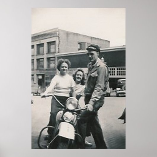 Motorrad-Typ und 2 Mädchenplakat Poster (Vorne)