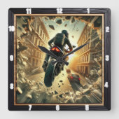 Motorradfahrer durchbrechen Mauer in Urban Sunset Quadratische Wanduhr (Vorderseite)