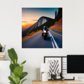Motorradfahrer fahren entlang der Gebirgsstraße Poster (Heimbüro)