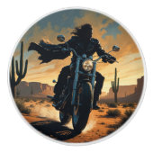 Motorradfahrer in der Wüste Keramikknauf (Vorderseite)