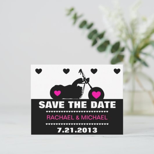 Motorradfahrer Save the Date pink, schwarz und wei Ankündigungspostkarte (Stehend Vorderseite)