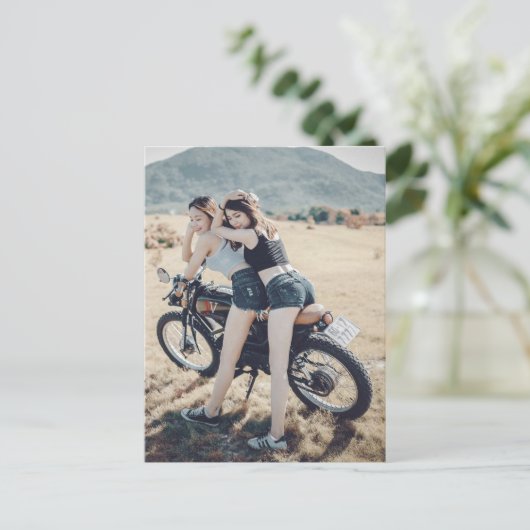 Motorradmädchen Postkarte (Stehend Vorderseite)