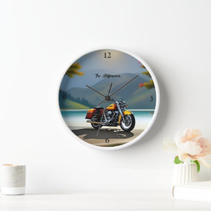 Motorradparkplatz am See Uhr