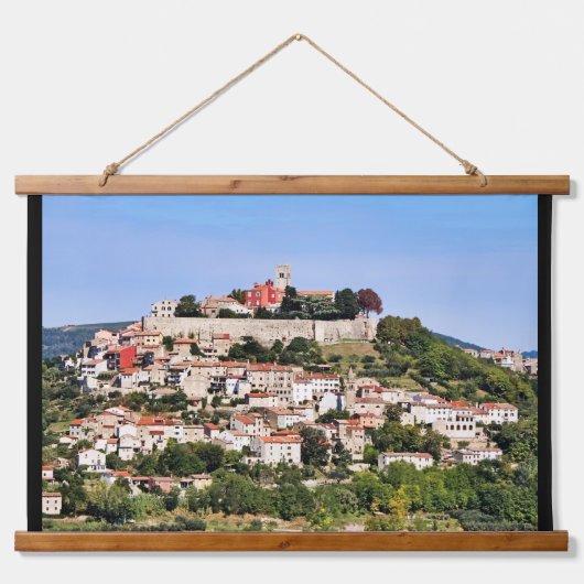 Motovun Croatia Wandteppich Mit Holzrahmen (Vorne)