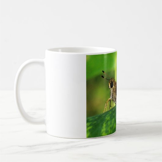 Motte auf Blatt 2 Kaffeetasse (Links)