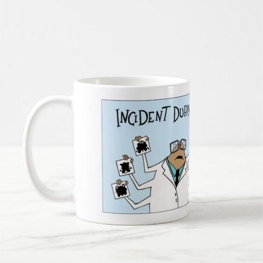 Motte nimmt einen Tintenflecktest Kaffeetasse (Links)