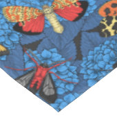 Motten auf blauem Hydrangea Tischdecke (Schrägansicht)