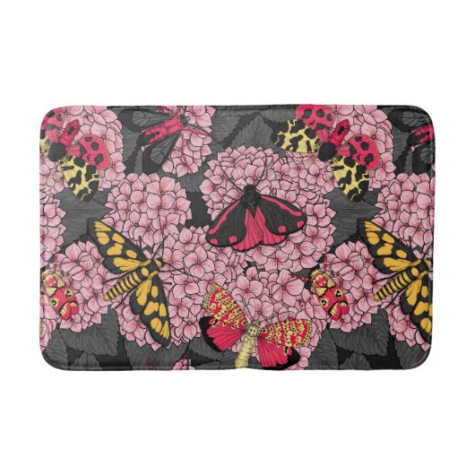 Motten auf rosa Hydrangea Badematte (Vorderseite)