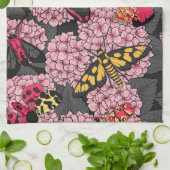 Motten auf rosa Hydrangea Geschirrtuch (Gefaltet)