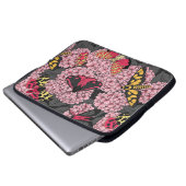 Motten auf rosa Hydrangea Laptopschutzhülle (Vorne Knopf)